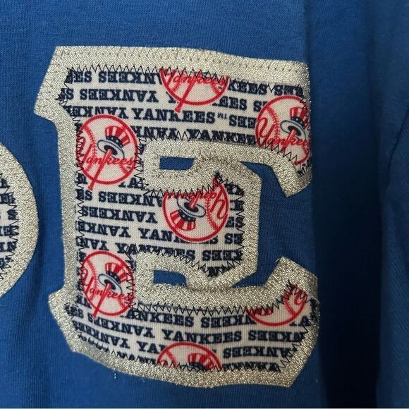 Delta Phi Epsilon Stitched Letter Tee Shirt NY Yankees Blue MLB Baseball Crew - Picture 6 of 10